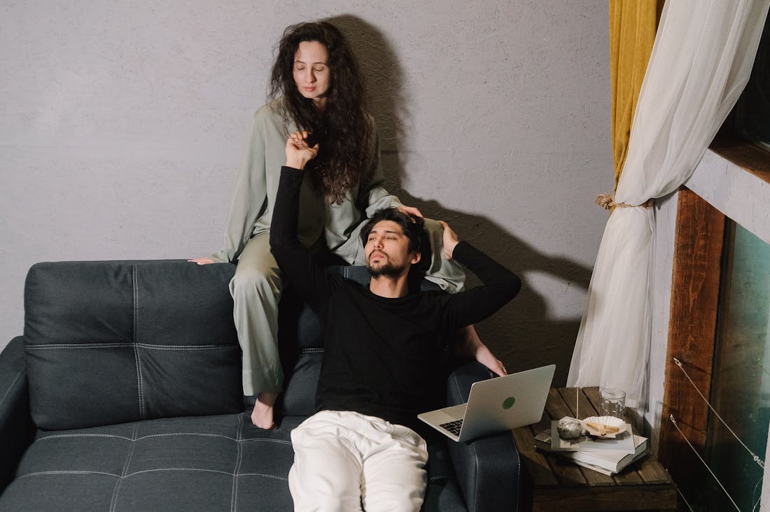 Mindful Tech: Cultivating a Healthy Relationship with Technology in Our Daily Lives Image 1