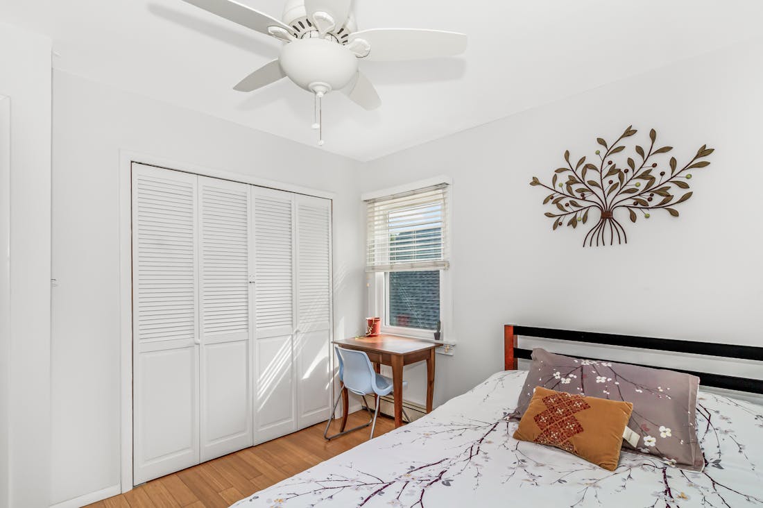 Minimalist Lifestyle Changes for a Clutter-Free Home Image 1