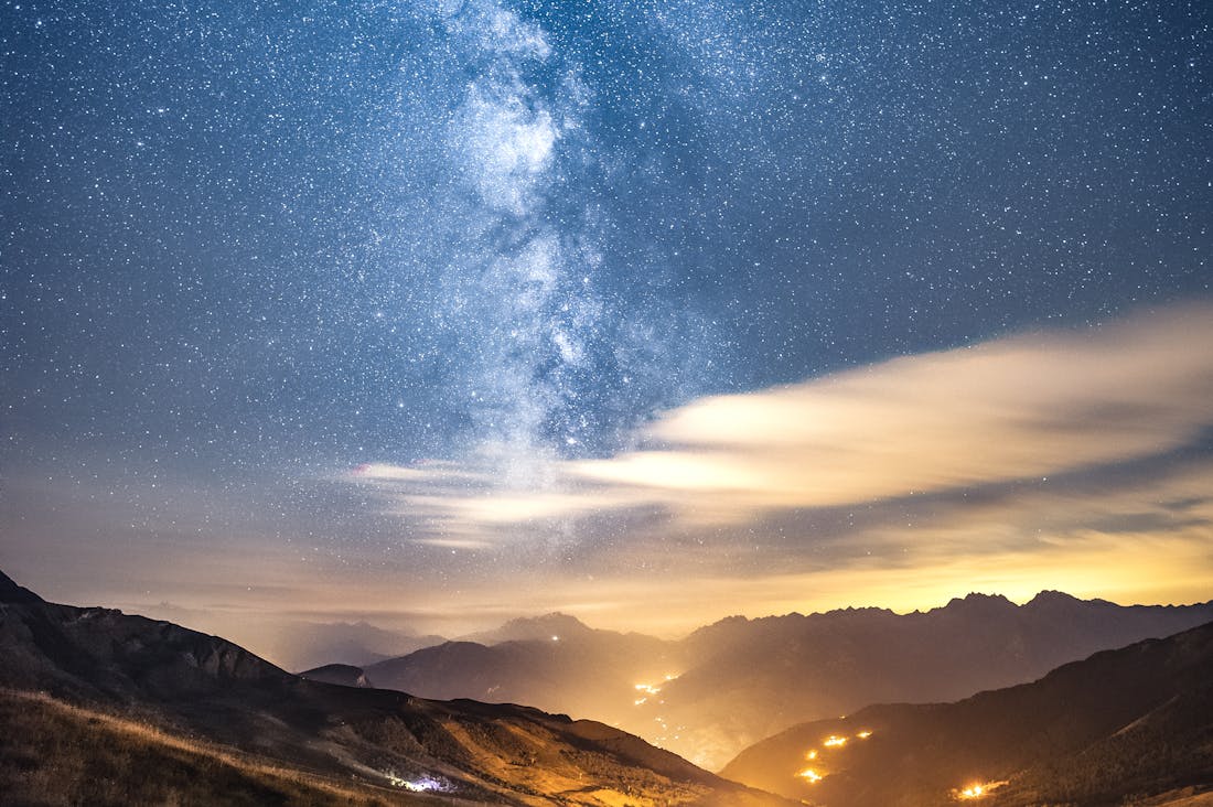 Minimalist Travel: Packing Light for Stress-Free Adventures Image 2