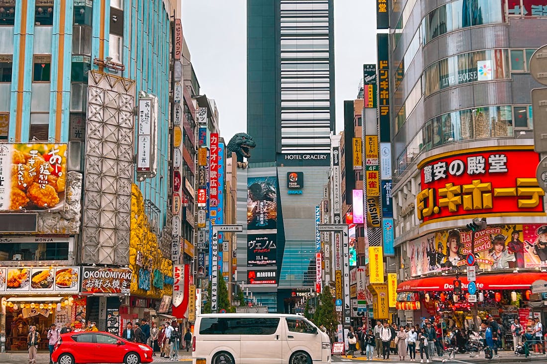 Navigating Auto Innovations: How Modern Technology is Reshaping the Driving Experience Today Image 1