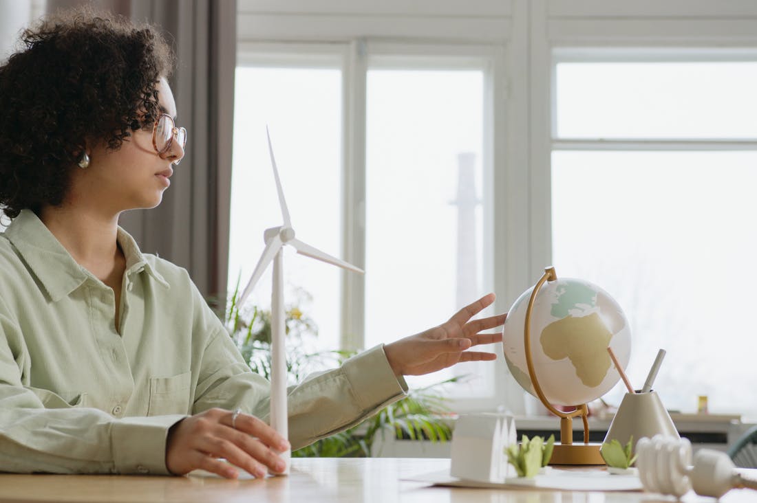 Navigating Electric Vehicles: Understanding the Benefits and Challenges of Going Green Image 1