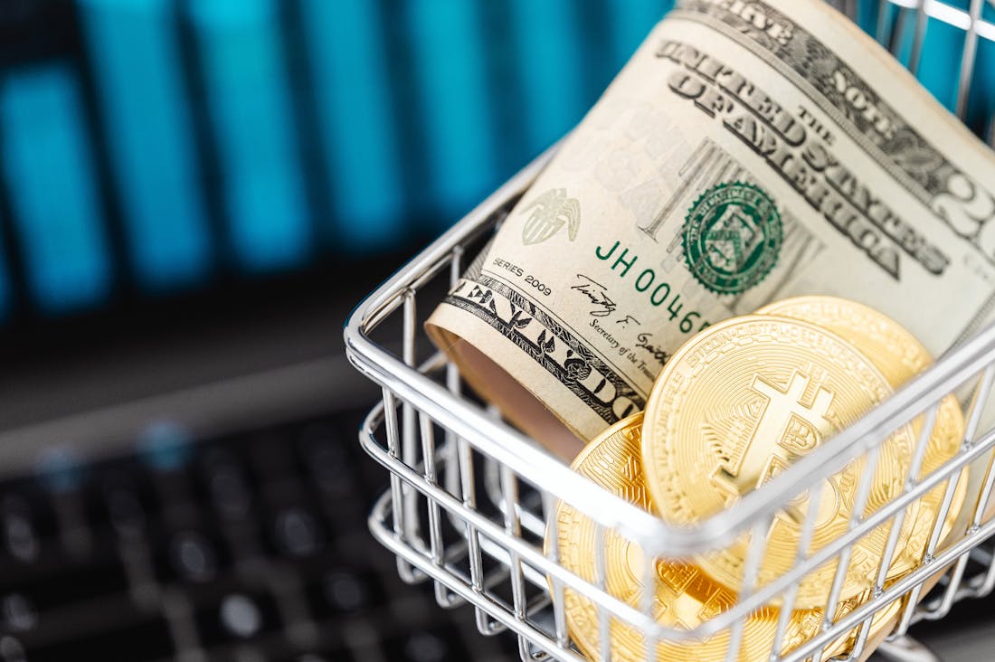 Navigating Finances in a Digital Age: Practical Tips for Financial Wellness Image 2