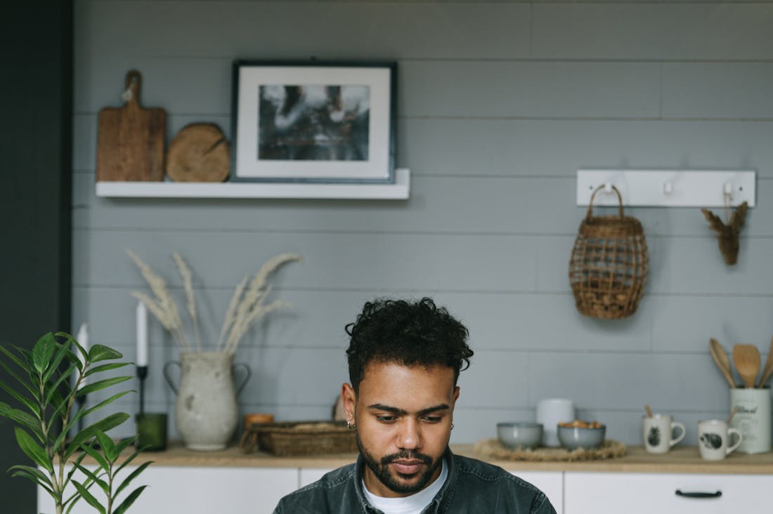 Navigating FinTech: The Future of Personal Finance in the Age of Technology Image 2