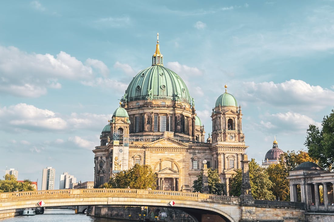 Navigating New Destinations: Travel Tips for Authentic Experiences Image 1