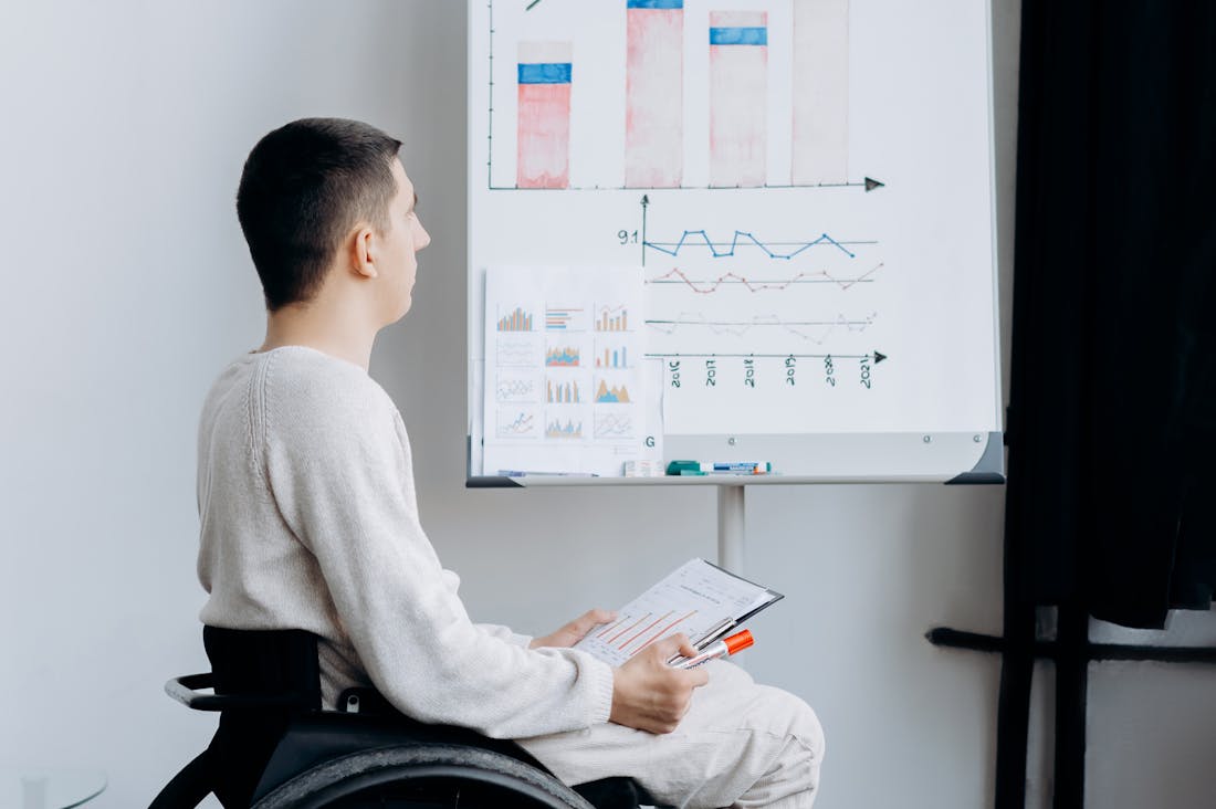 Navigating Personal Finance: Mastering the Art of Budgeting and Saving for the Future Image 3