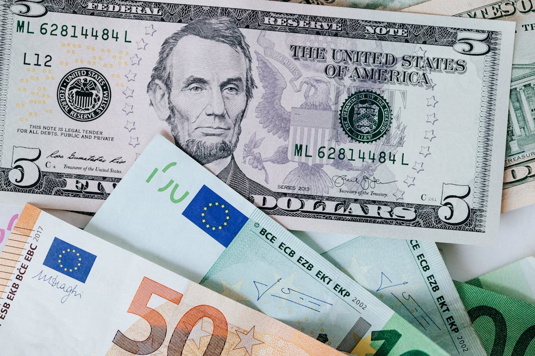 Navigating the Complexities of Modern Personal Finance Wisely Image 3