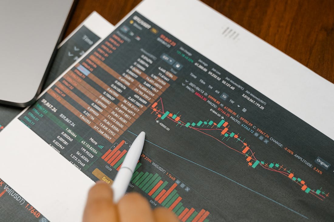 Navigating the Digital Age: Essential Financial Strategies for a Tech-Driven World Image 1