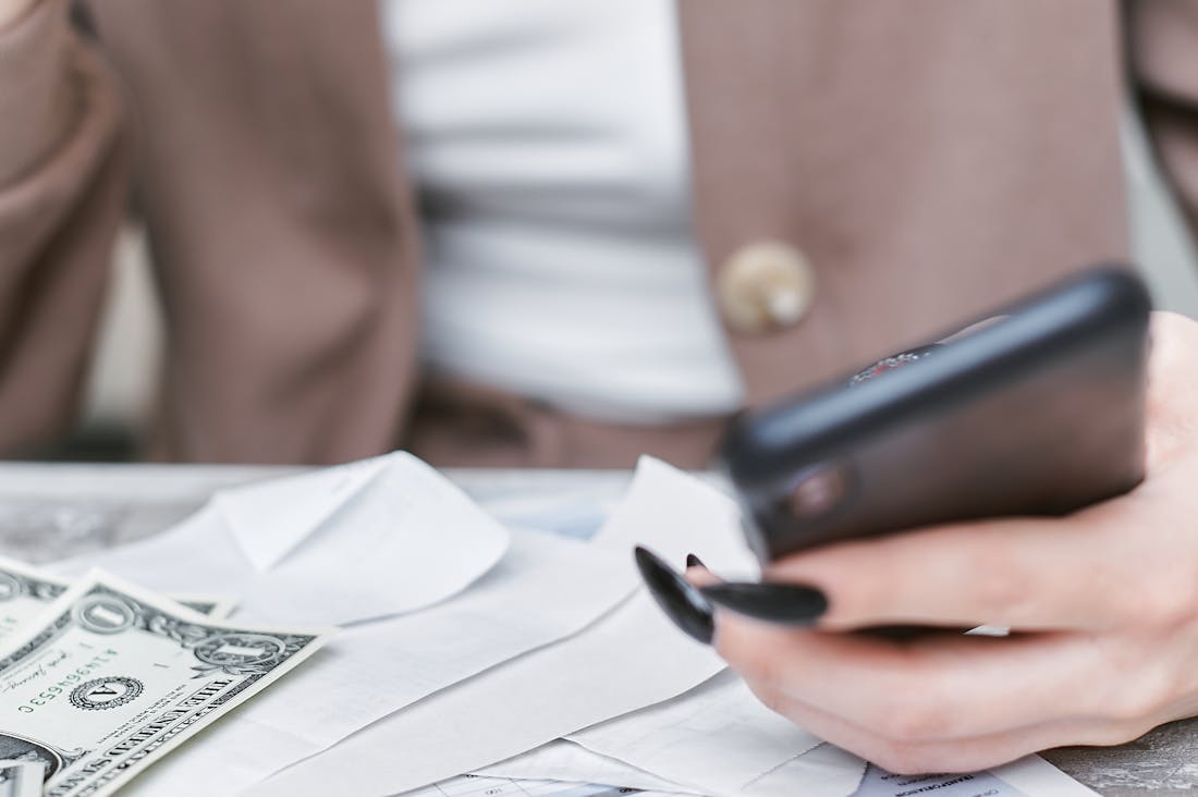 Navigating the Digital Age: Essential Financial Tips for Tech-Savvy Millennials Image 1