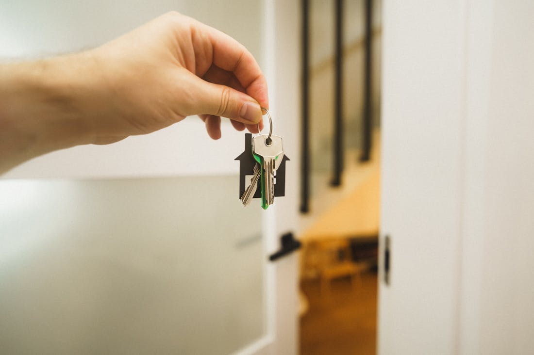 Navigating the Market: Strategies for Smart Home Ownership Decisions