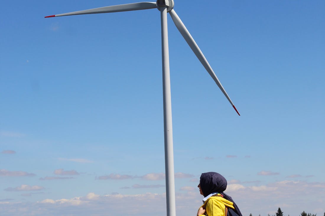 Navigating the New Age of Automobile Technology: Sustainable Innovations and Their Impact on Travel Image 3