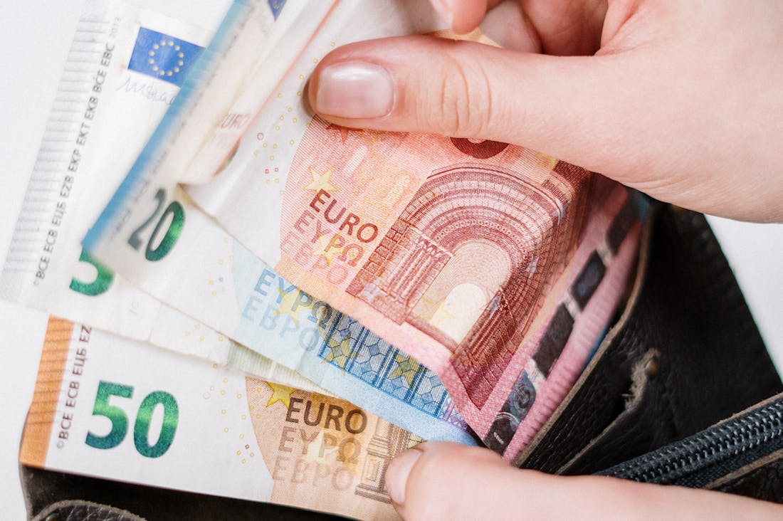 Practical Tips for Achieving Financial Wellness in Uncertain Times Image 3