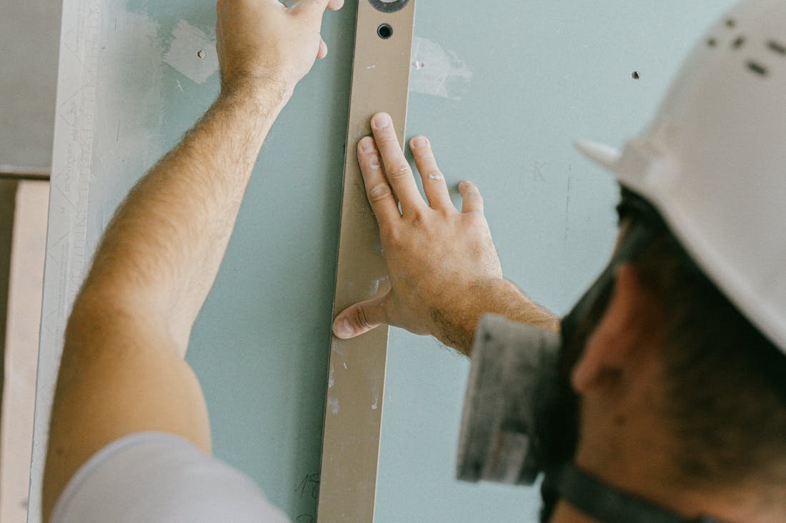 Practical Tips for Balancing Work and Personal Finances in Today's Economy Image 2