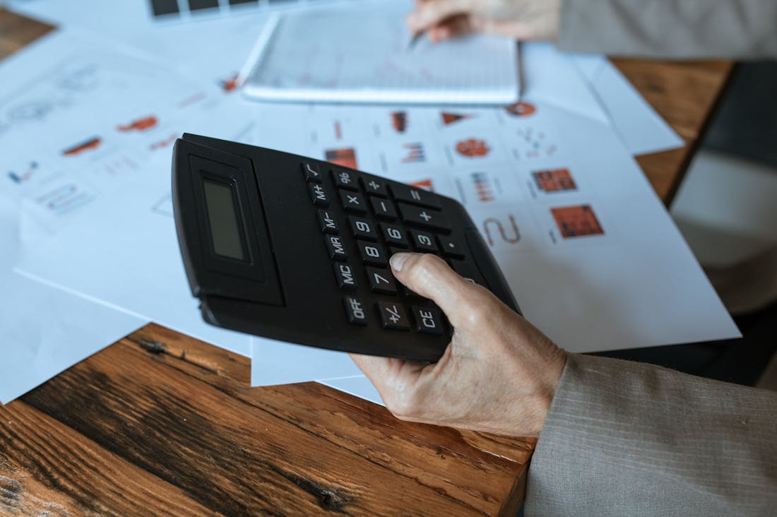 Revolutionizing Finance: Insightful Perspectives on Minimalism, Budgeting, and Future Trends Image 2
