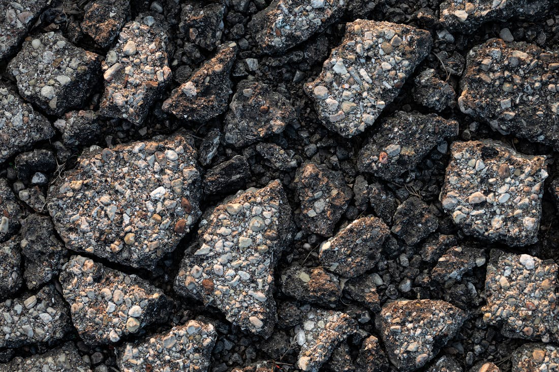 Revolutionizing the Auto Industry: The Impact of Electric Vehicles on Future Urban Mobility Image 2