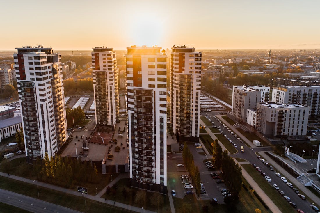 Smart Car Features Enhancing Safety and Convenience Image 2