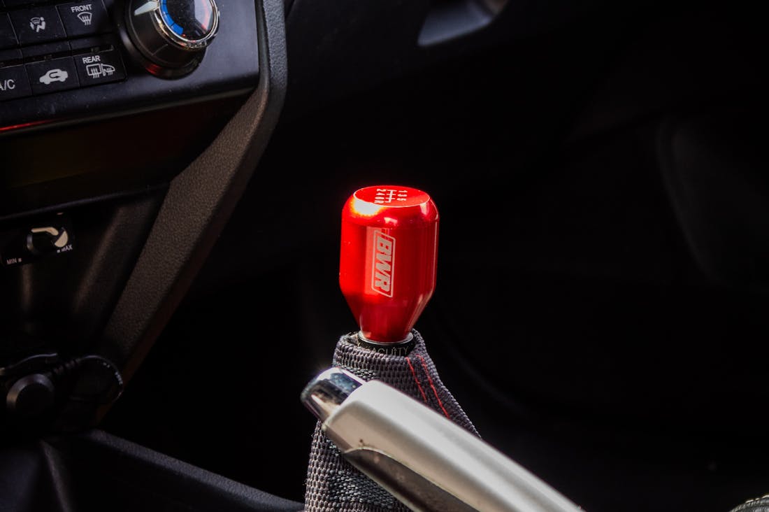 Smart Features in Modern Vehicles Enhancing Safety and Convenience Image 3