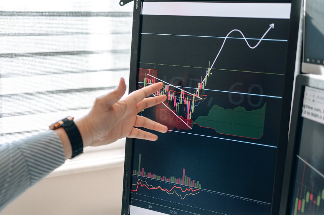 Smart Finance: Navigating the Complexities of Modern Investments for Financial Security Image 2