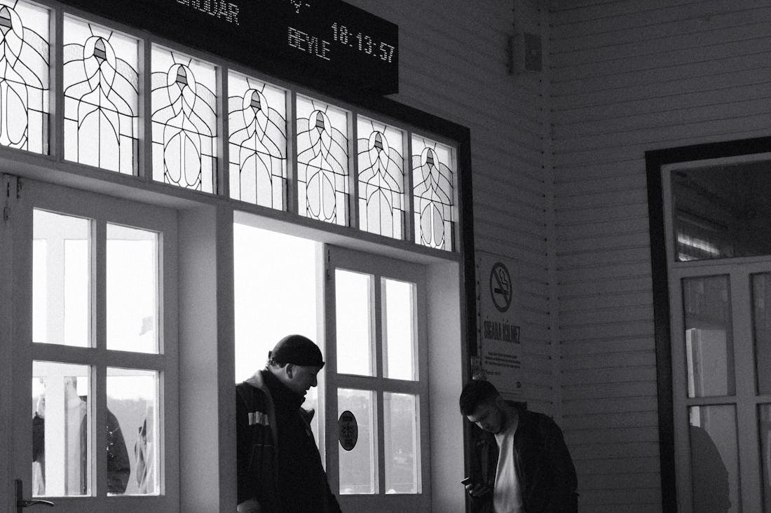 Strategies for Balancing Work and Travel in Modern Life Image 3