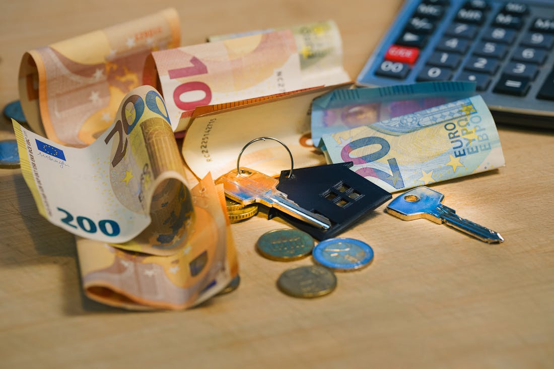 Strategies for Building and Maintaining Wealth in Changing Markets