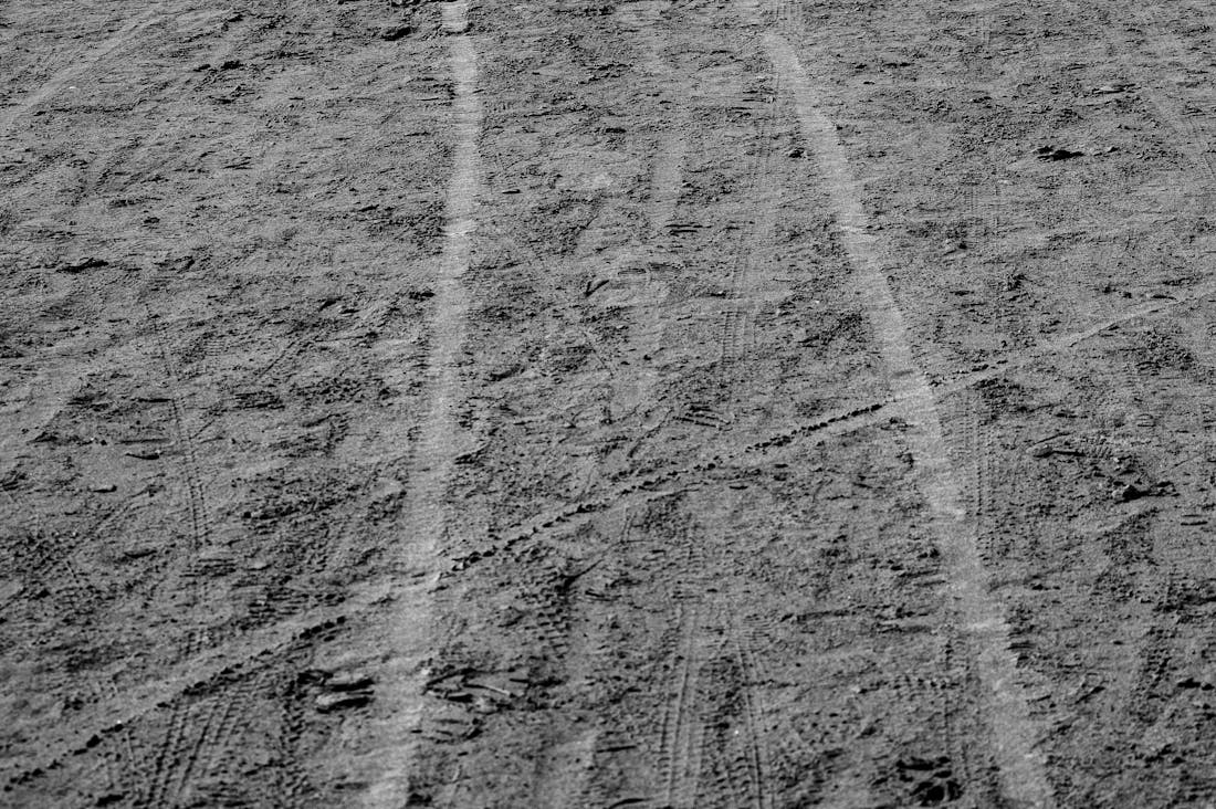 Sustainable Travel: Navigating the Intersection of Finance, Health, and Environmental Responsibility Image 3