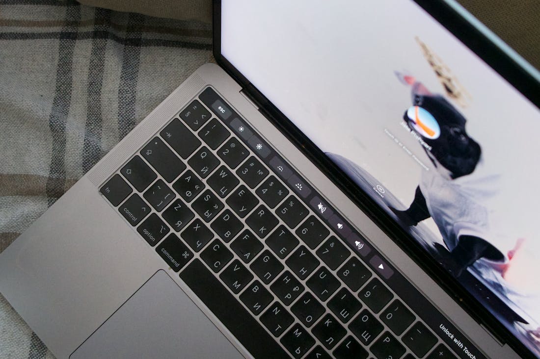 Tech Gadgets Redefining Modern Living Spaces Image 1