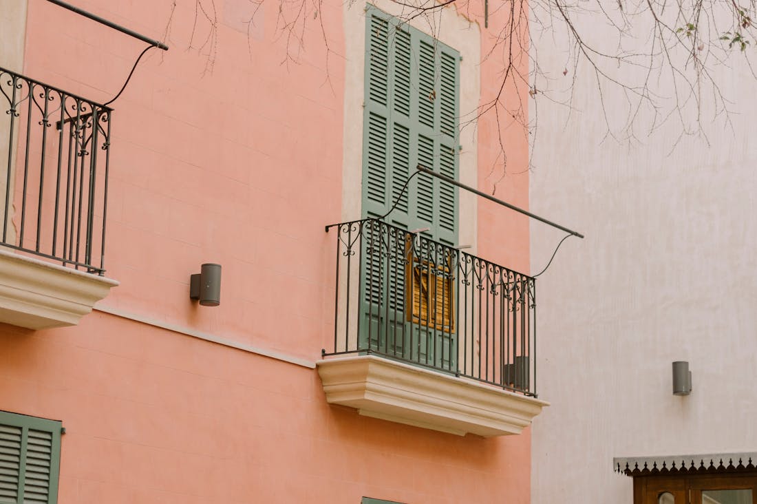 Tech Savvy Living: How to Build a Smart Home That Enhances Your Lifestyle and Comfort Image 2