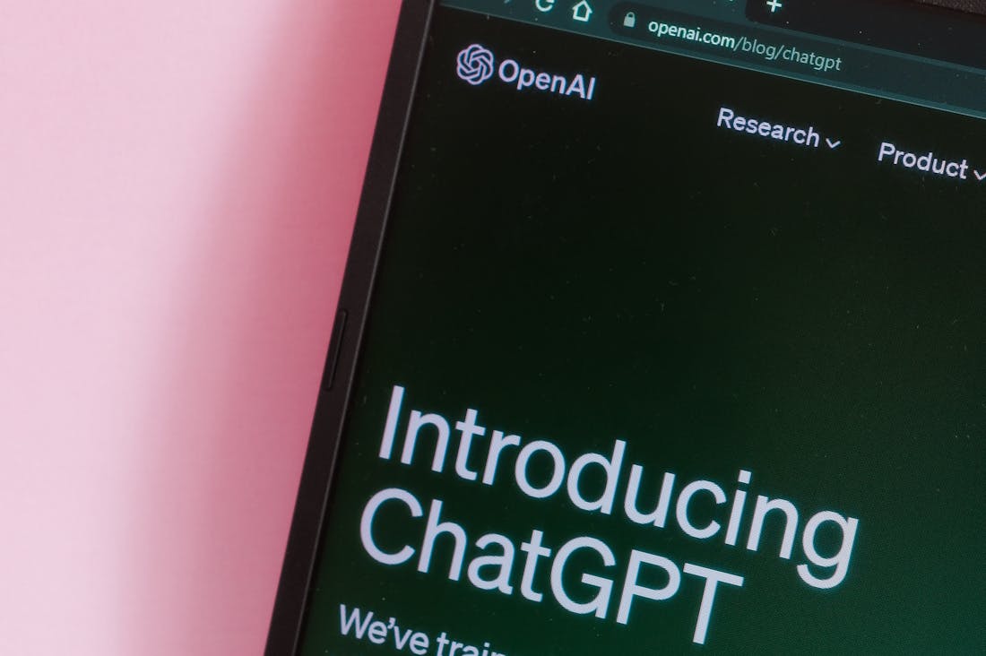 Tech Trends Revolutionizing Everyday Life and Work Environments Image 3