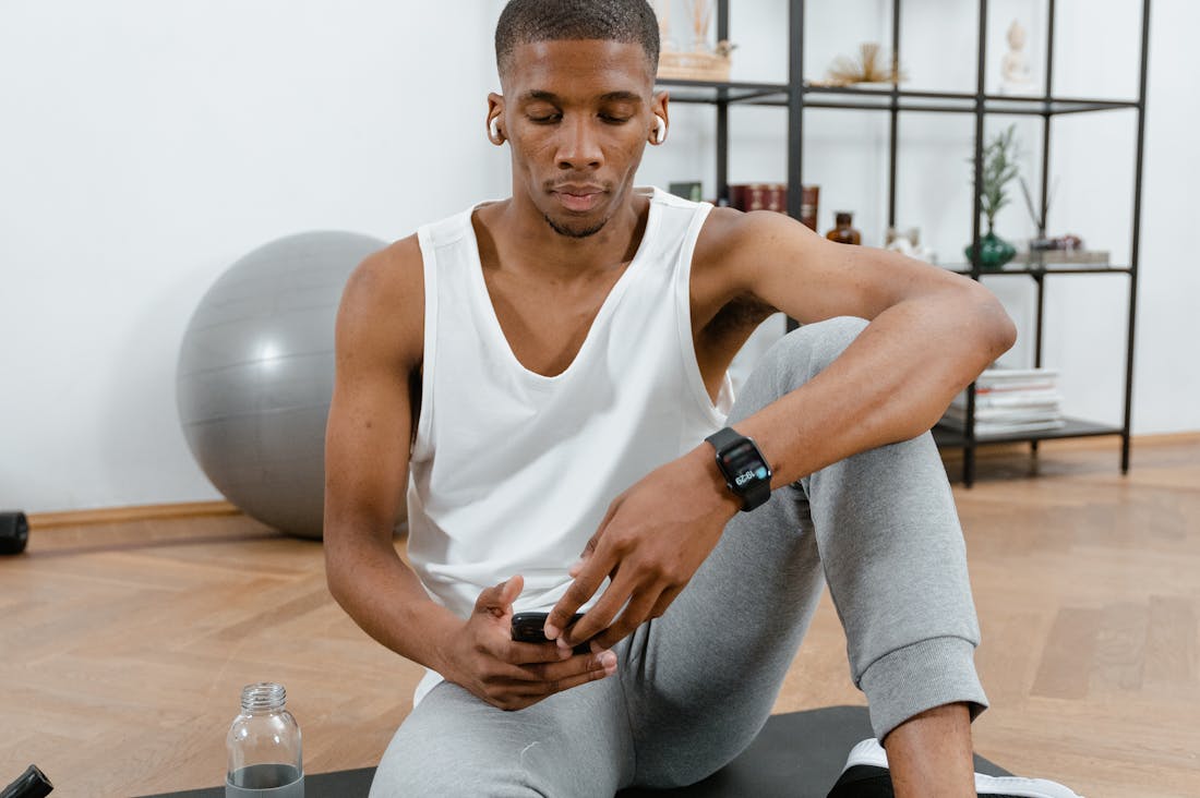 Tech Trends Shaping Our Lives: Artificial Intelligence, Wearables, and the Internet of Things Image 2