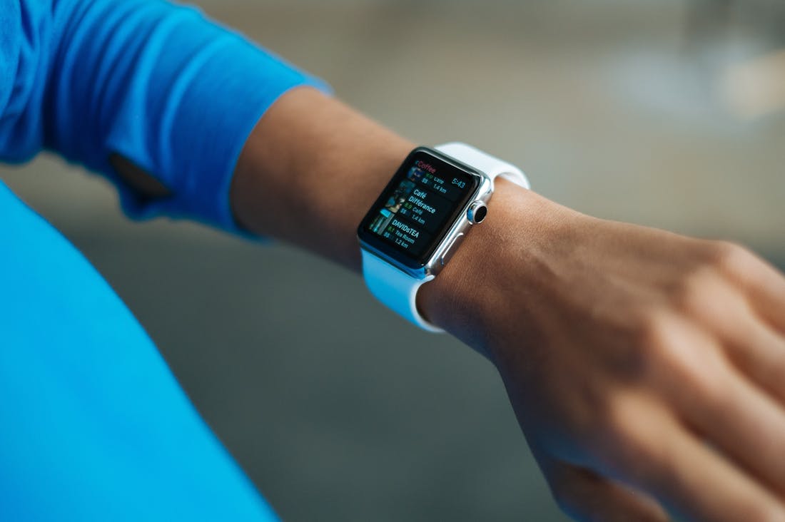 Technological Advances in Personal Health: How Wearable Devices Are Transforming Wellness Routines Image 1