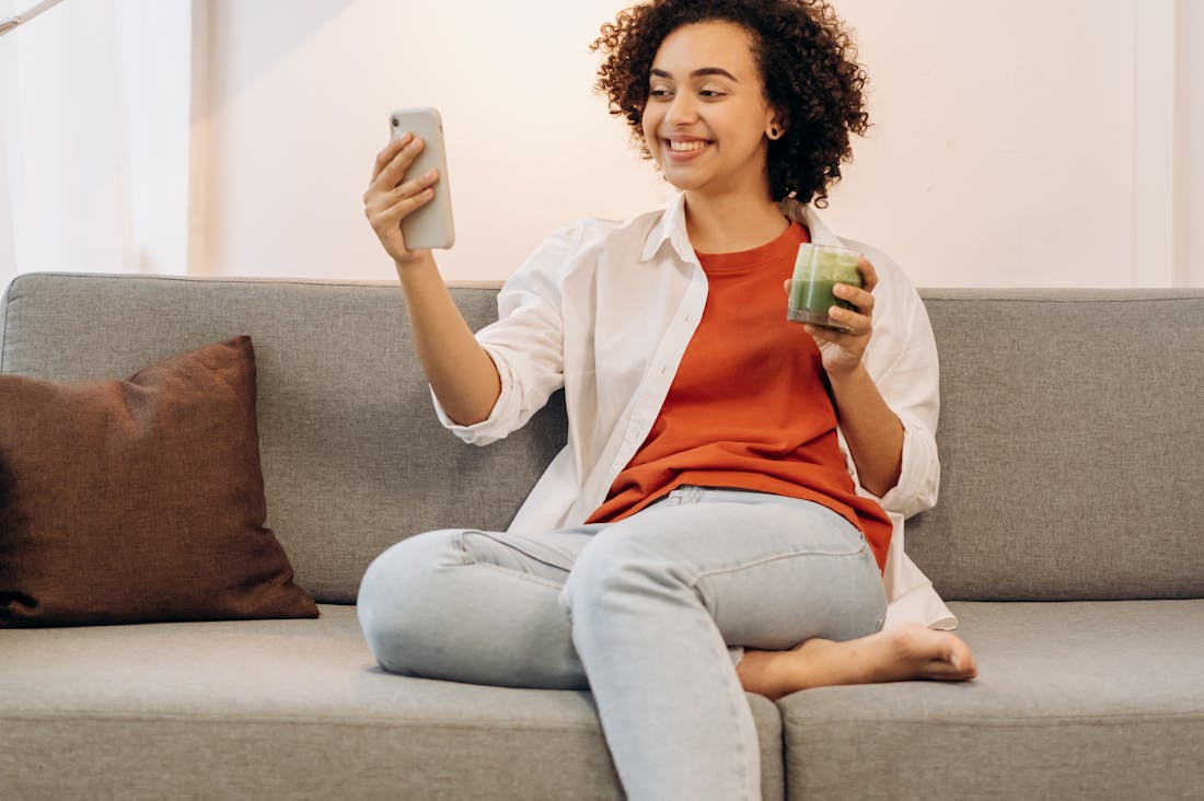 The Art of Digital Detox: Finding Balance in a Screen-Obsessed World Image 1