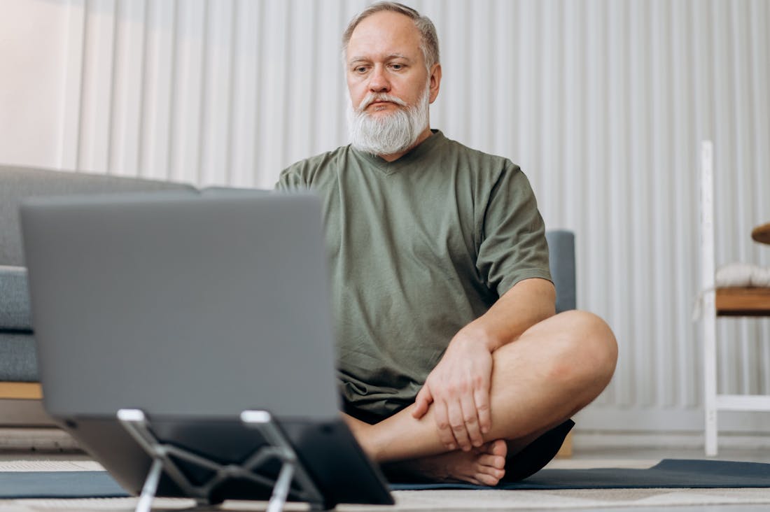 The Art of Mindful Living: Balancing Technology Use with a Healthy Lifestyle