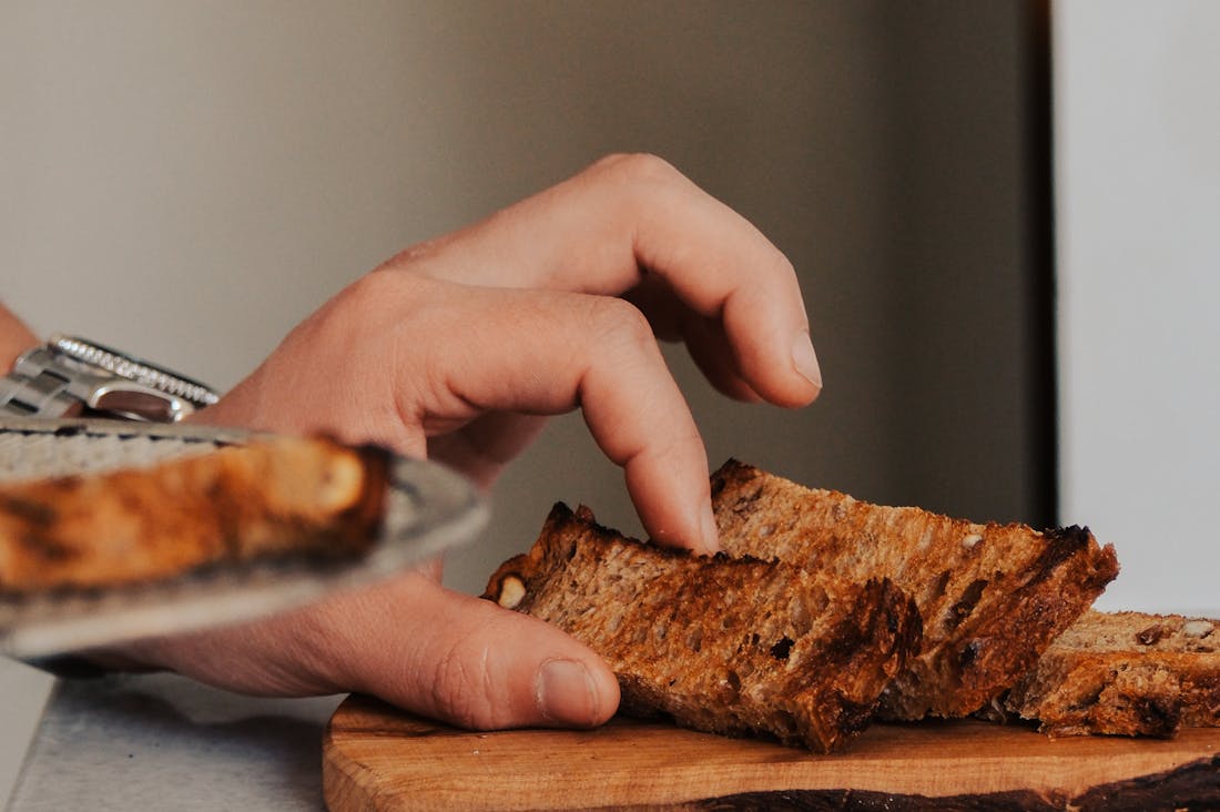 The Essential Guide to Maintaining a Healthy Lifestyle While Traveling: Tips for Balanced Nutrition and Exercise Image 1