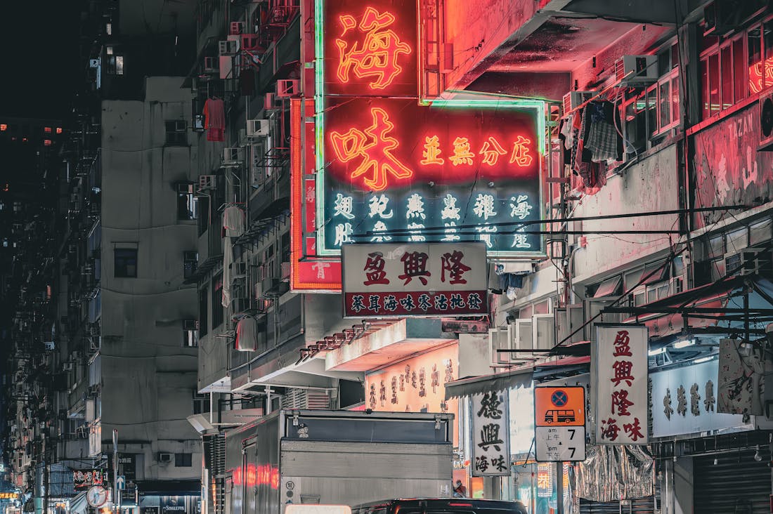 The Future of Automobiles: How Electric Vehicles are Shaping Our Environment and Daily Lives Image 1