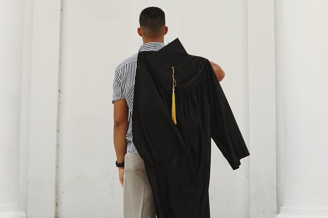 The Future of Automobiles: Trends, Innovations, and the Shift Towards Electric Vehicles Image 3