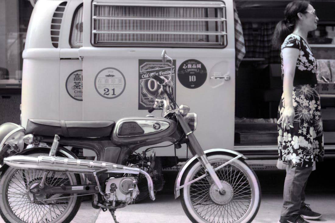 The Future of Mobility: How Electric Vehicles Are Changing Auto Industry Dynamics Image 2