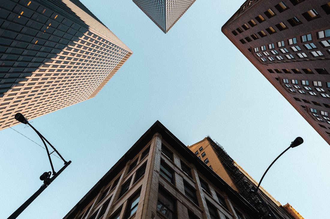 The Modern Traveler's Guide to Financial Freedom: Balancing Adventure and Savings Image 2