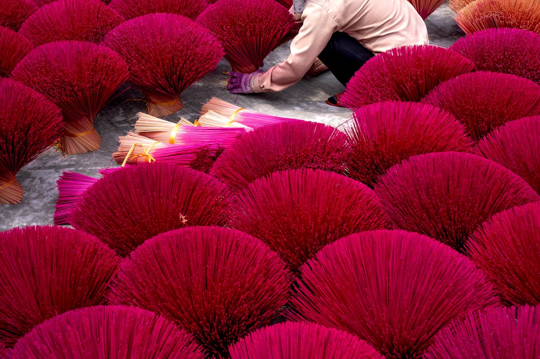 The Modern Traveler's Guide to Financial Freedom: Balancing Adventure and Savings Image 3