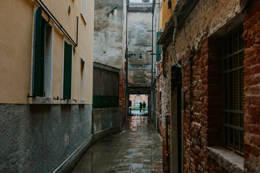 The Ultimate Guide to Urban Travel: Uncovering the Hidden Gems of City Adventures Image 1