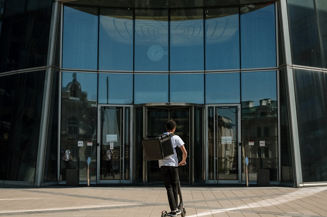 Transformative Impact of Electric Vehicles on Modern Transportation Image 1