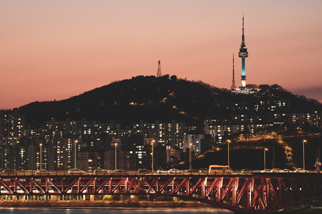 Traveling on a Budget: Strategies for Genuine Experiences Image 3