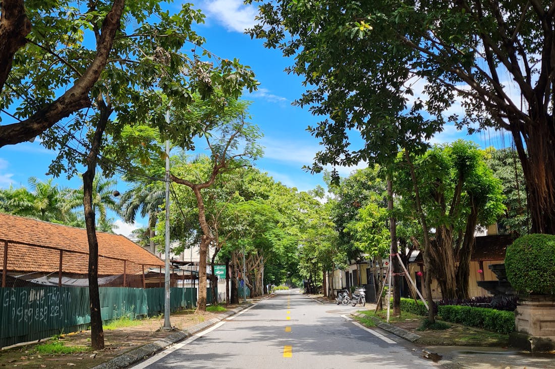 Traveling Responsibly: How to Make Eco-Friendly Choices When Exploring the World Image 2