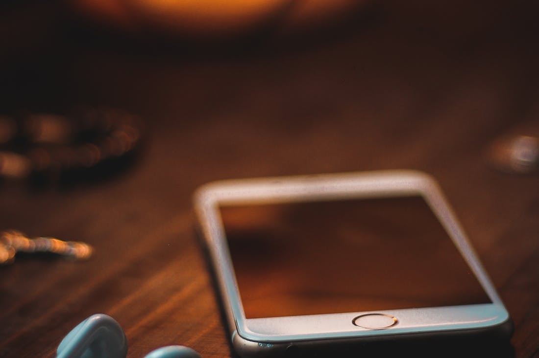 Traveling Smart: Essential Etiquette for a Hassle-Free Experience Image 3