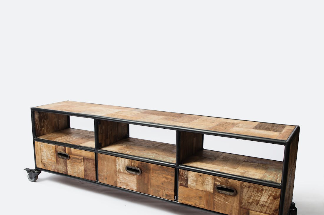 Understanding the Impact of Eco-Friendly Vehicles on Urban Life and Sustainability Image 2