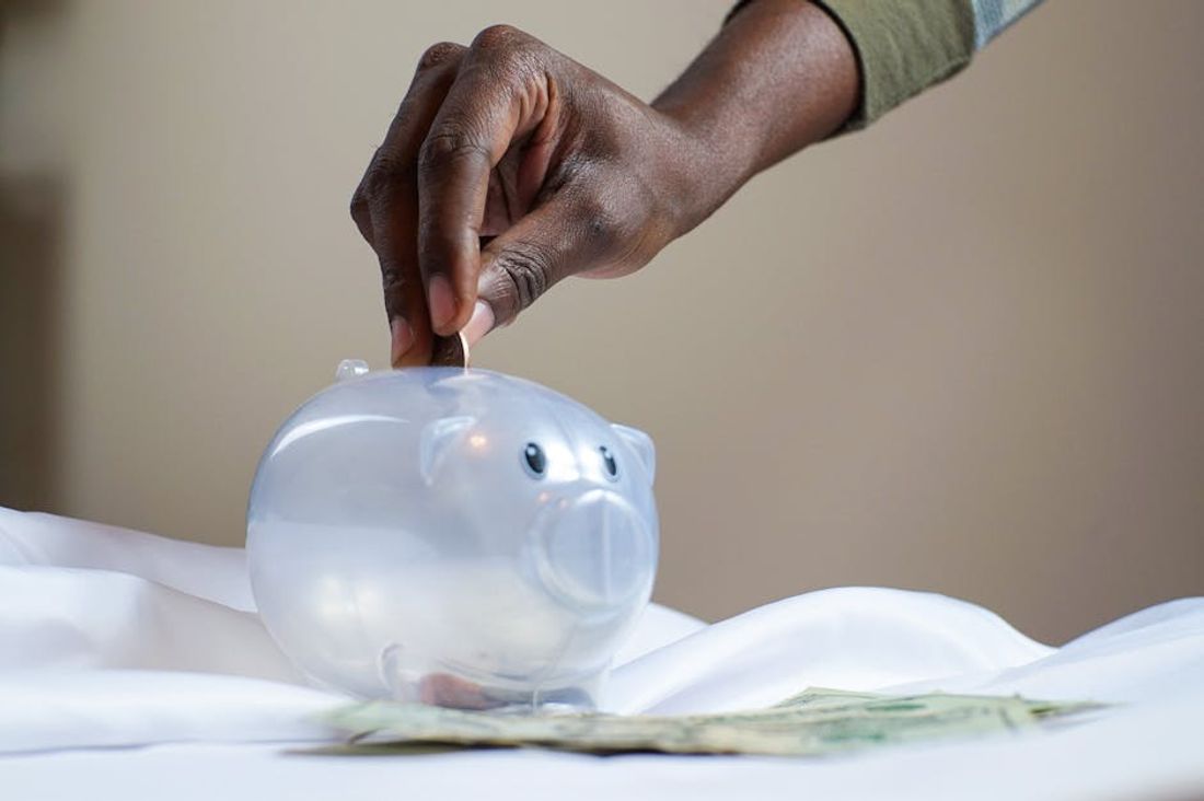 Managing Your Savings and Emergency Fund Online