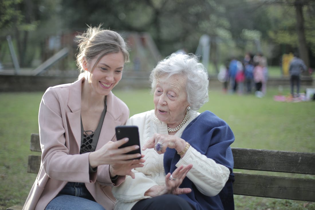 Understanding the Impact of Technology on Our Daily Lives: Balancing Benefits and Drawbacks Image 1