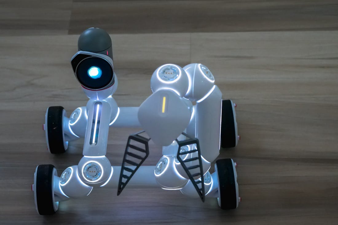 Tech Gadgets Transforming Daily Life: Embracing the Future Image 1