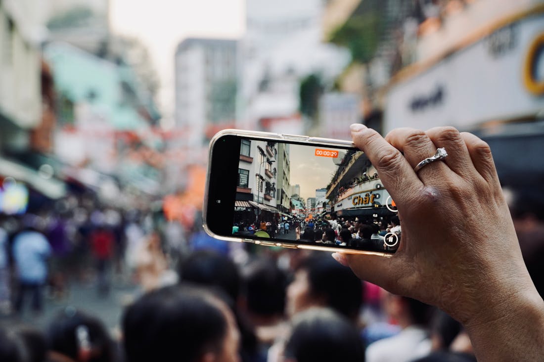 Investing in Tech: Key Considerations for Beginners Looking to Grow Their Wealth Image 1
