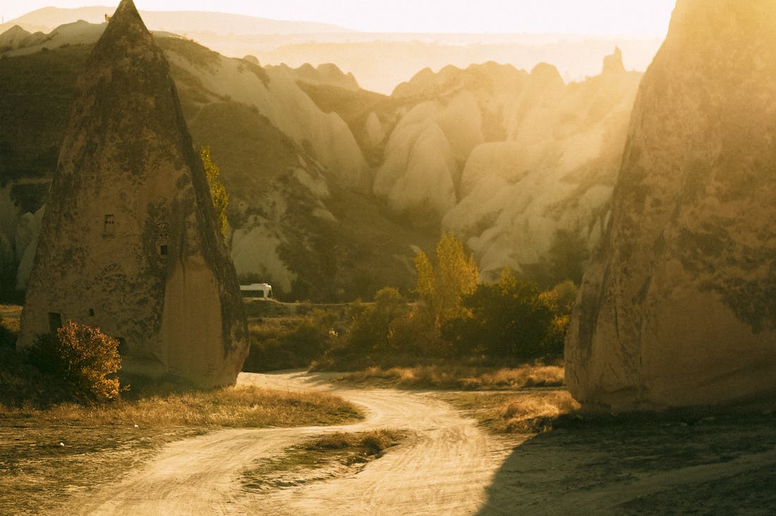 Exploring Efficient Travel Hacks for the Savvy Explorer Image 1