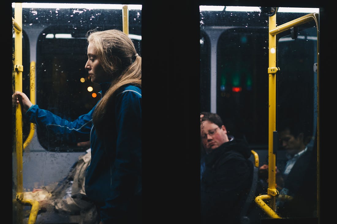 Essential Tips for Traveling Light Without Compromising Comfort Image 3