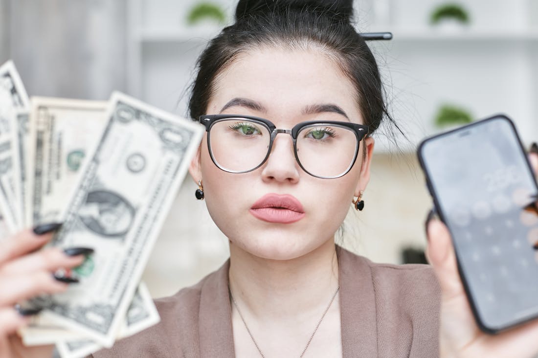 Navigating Finances with Confidence: Tips for Young Adults to Achieve Financial Freedom Image 2